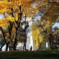 Чернігів одягнув осінні барви