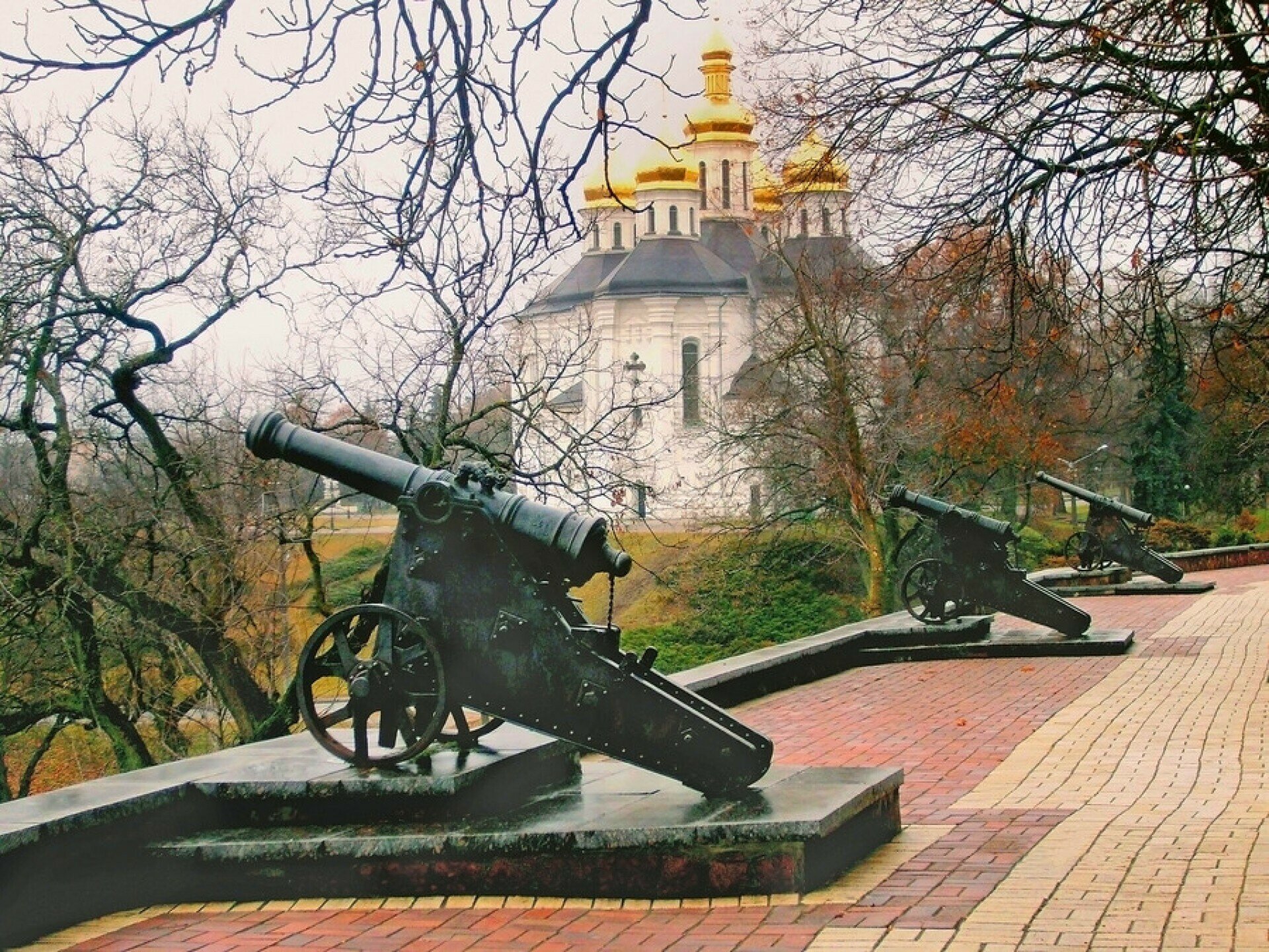 Легенда про чавунні гармати на Чернігівському Валу
