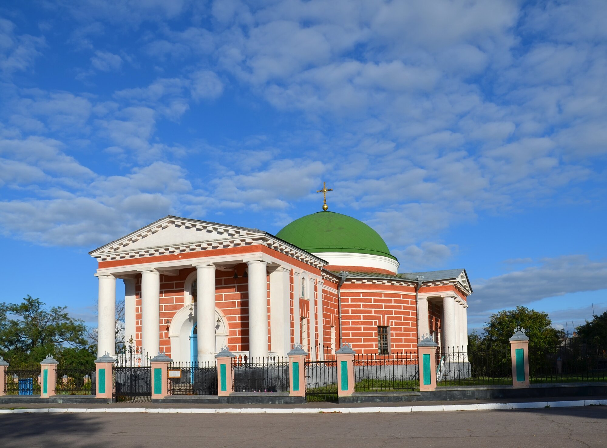 Одна із найоригінальніших будівель у стилі пізнього класицизму– на Чернігівщині